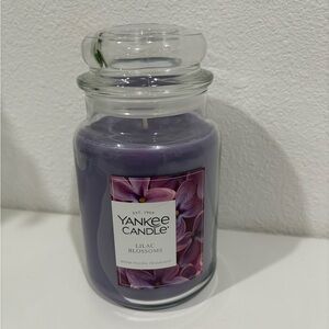 Yankee Candle Lilac Blossoms in Purple